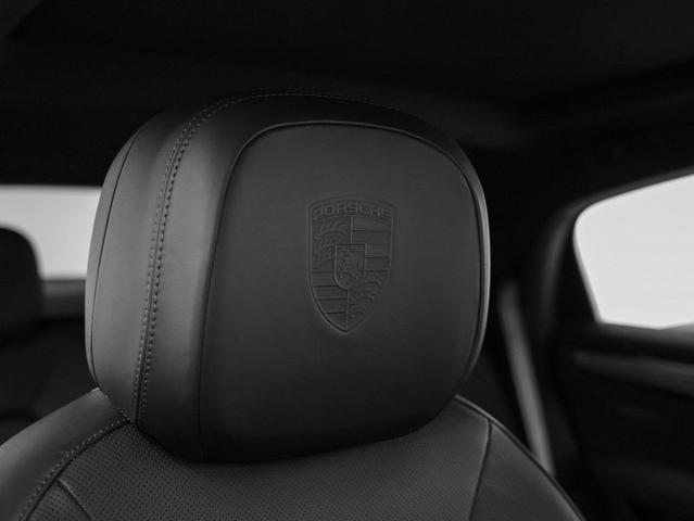 Photo of 2022 Carrara White Metallic Porsche Cayenne