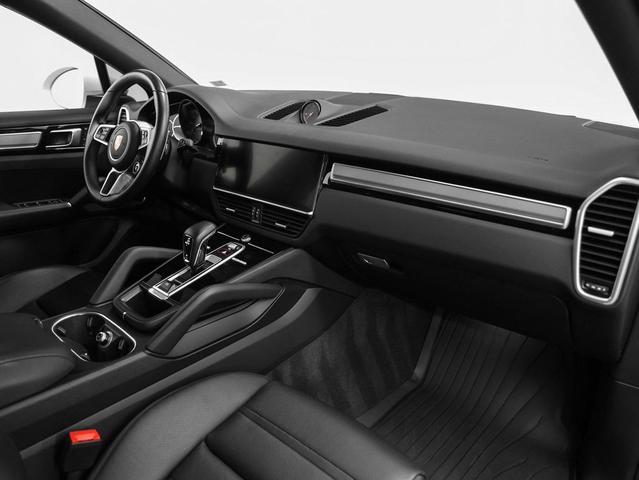 Photo of 2022 Carrara White Metallic Porsche Cayenne