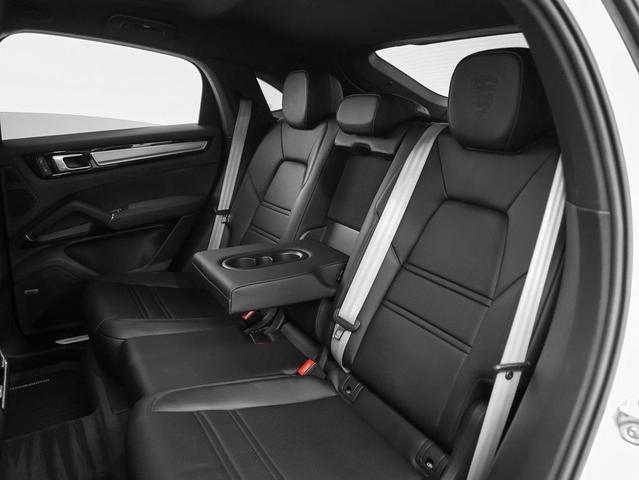 Photo of 2022 Carrara White Metallic Porsche Cayenne