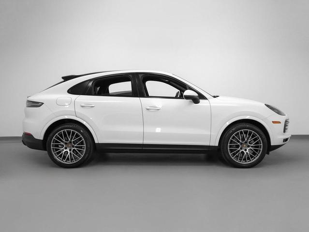 Photo of 2022 Carrara White Metallic Porsche Cayenne