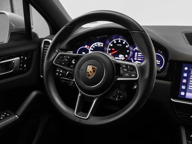 Photo of 2022 Carrara White Metallic Porsche Cayenne