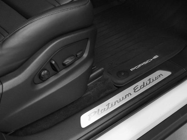 Photo of 2022 Carrara White Metallic Porsche Cayenne