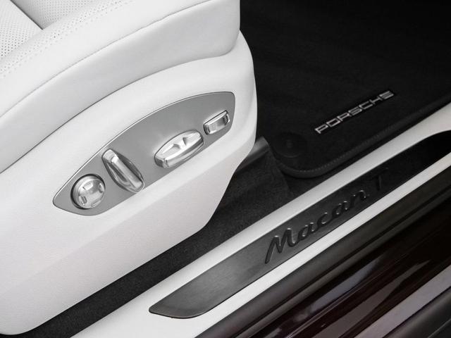 Photo of 2025 Copper Ruby Metallic Porsche Macan