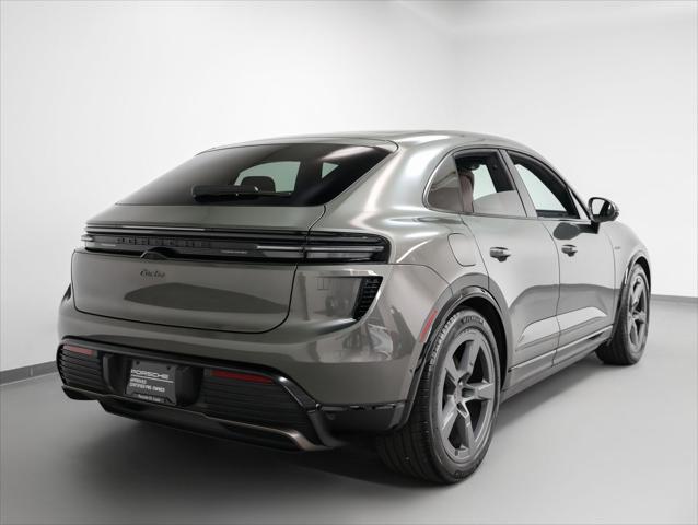 Photo of 2024 Aventurine Green Metallic Porsche Macan