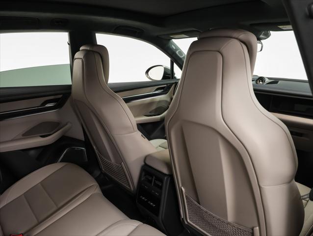 Photo of 2024 Aventurine Green Metallic Porsche Macan