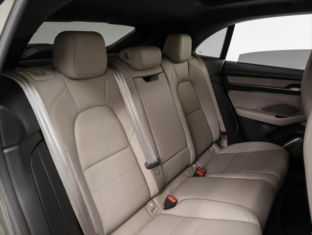 Photo of 2024 Aventurine Green Metallic Porsche Macan