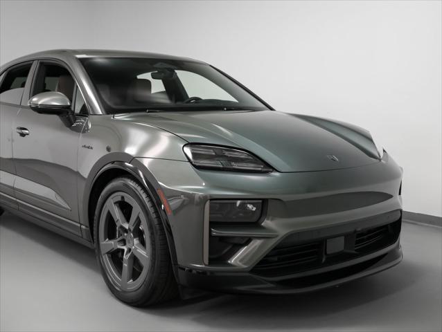 Photo of 2024 Aventurine Green Metallic Porsche Macan
