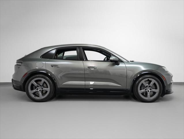 Photo of 2024 Aventurine Green Metallic Porsche Macan