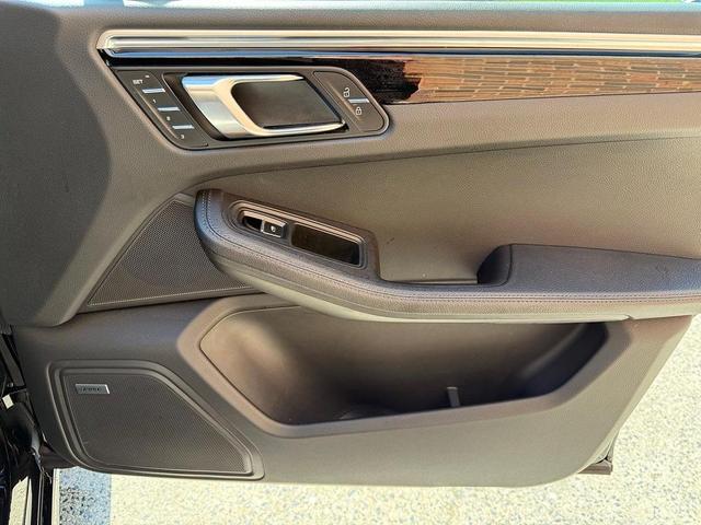 Photo of 2024 Black Porsche Macan