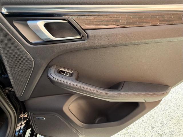 Photo of 2024 Black Porsche Macan