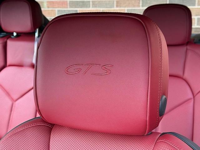 Photo of 2026 Chalk Porsche Macan