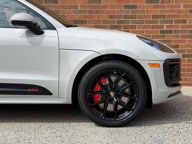 Photo of 2026 Chalk Porsche Macan