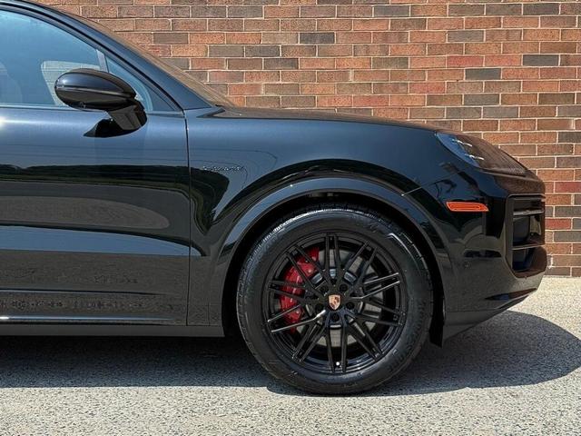 Photo of 2025 Black Porsche Cayenne