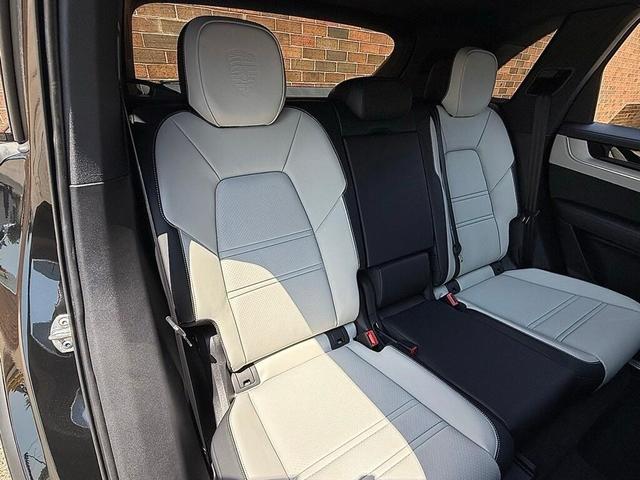 Photo of 2025 Black Porsche Cayenne