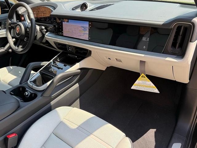 Photo of 2025 Black Porsche Cayenne