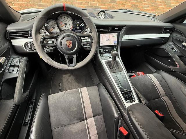 Photo of 2018 White Porsche 911