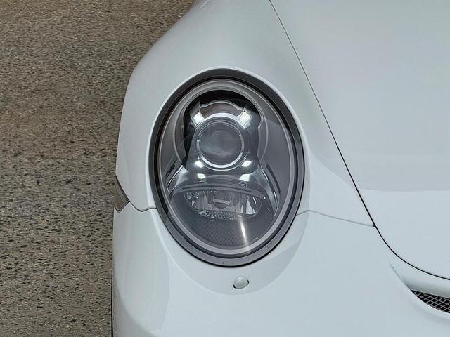 Photo of 2018 White Porsche 911