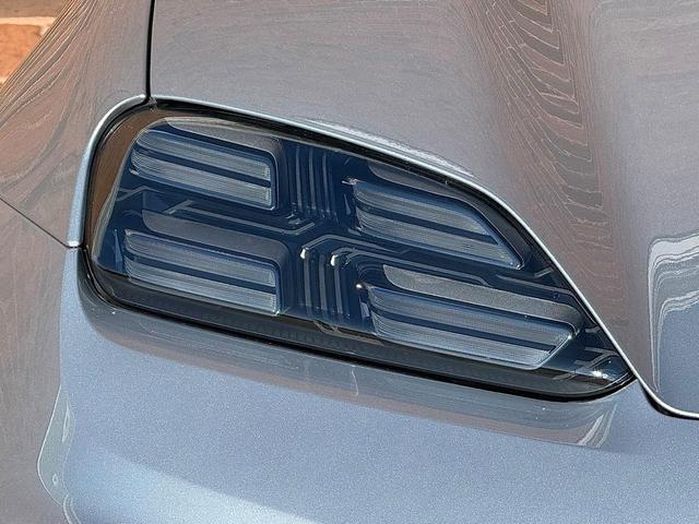 Photo of 2025 Dolomite Silver Metallic Porsche Macan