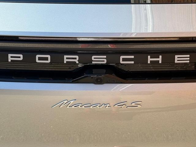 Photo of 2025 Dolomite Silver Metallic Porsche Macan