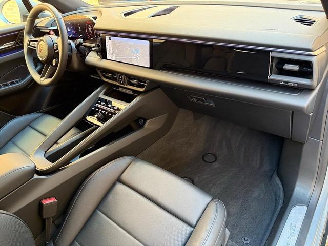 Photo of 2025 Dolomite Silver Metallic Porsche Macan