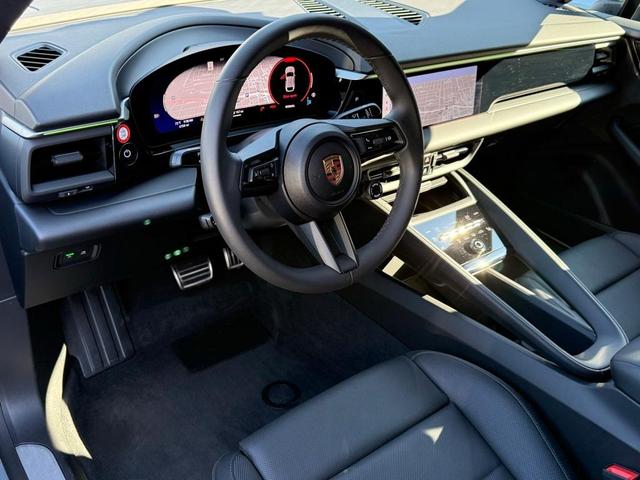 Photo of 2025 Dolomite Silver Metallic Porsche Macan