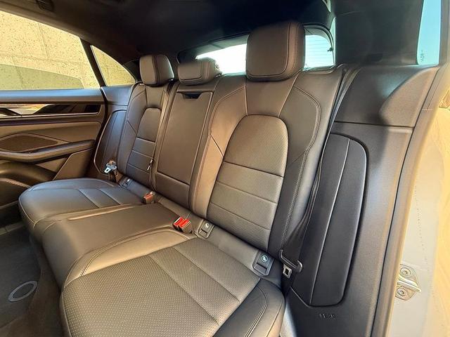 Photo of 2025 Dolomite Silver Metallic Porsche Macan