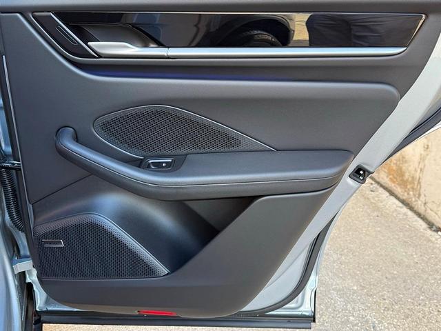 Photo of 2025 Dolomite Silver Metallic Porsche Macan