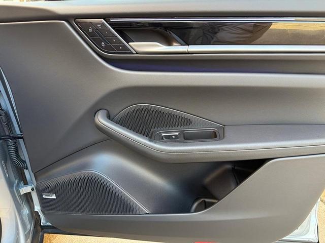 Photo of 2025 Dolomite Silver Metallic Porsche Macan