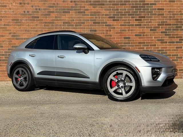 Photo of 2025 Dolomite Silver Metallic Porsche Macan
