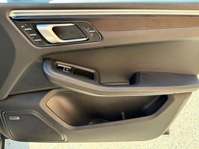 Photo of 2024 White Porsche Macan