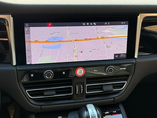Photo of 2024 White Porsche Macan