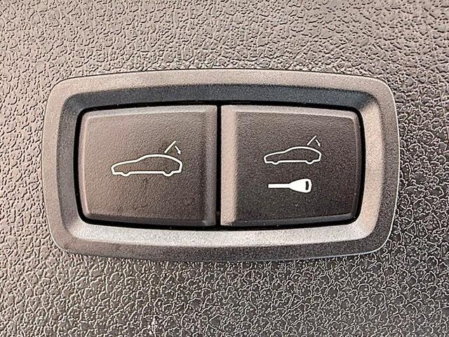 Photo of 2024 White Porsche Macan