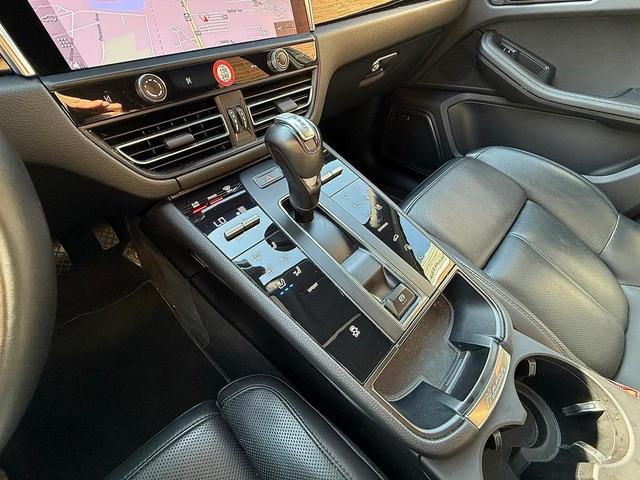 Photo of 2024 White Porsche Macan
