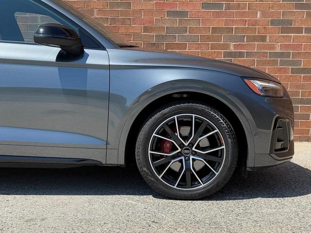 Photo of 2024 Daytona Gray Pearl Effect Audi SQ5