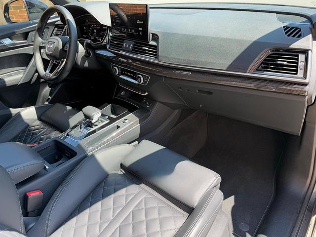 Photo of 2024 Daytona Gray Pearl Effect Audi SQ5