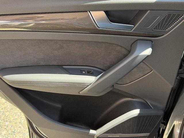 Photo of 2024 Daytona Gray Pearl Effect Audi SQ5