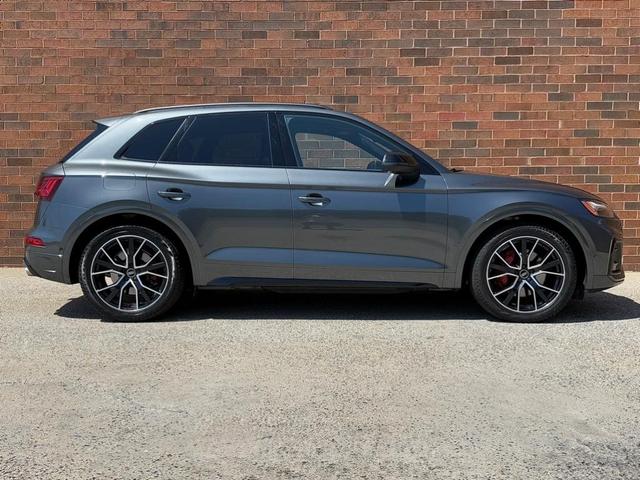Photo of 2024 Daytona Gray Pearl Effect Audi SQ5