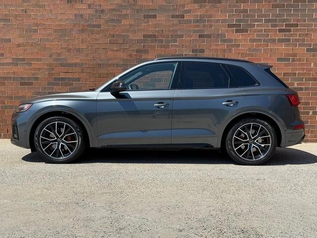 Photo of 2024 Daytona Gray Pearl Effect Audi SQ5