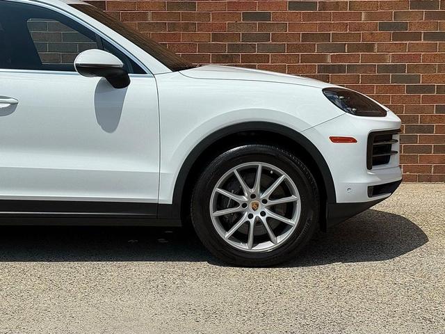 Photo of 2024 Carrara White Metallic Porsche Cayenne
