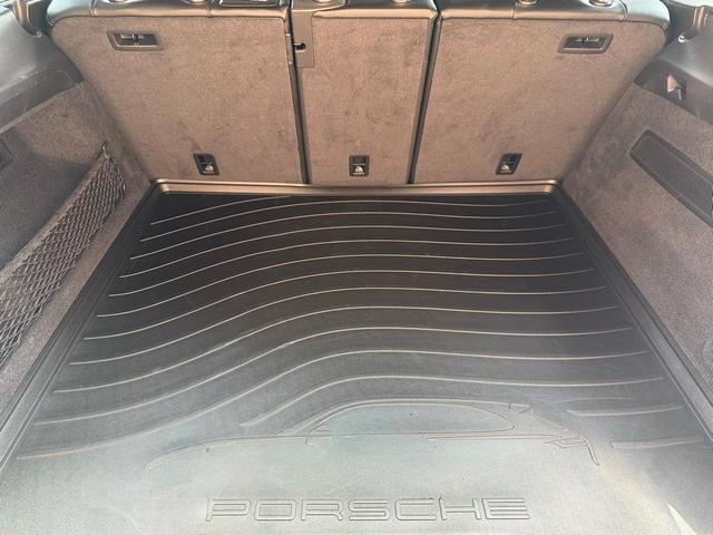Photo of 2024 Carrara White Metallic Porsche Cayenne