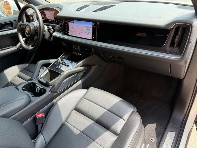 Photo of 2024 Carrara White Metallic Porsche Cayenne