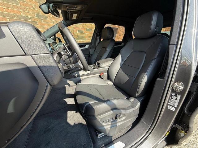 Photo of 2025 Quartzite Grey Metallic Porsche Cayenne