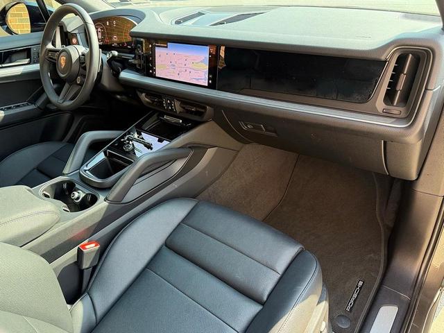 Photo of 2025 Quartzite Grey Metallic Porsche Cayenne