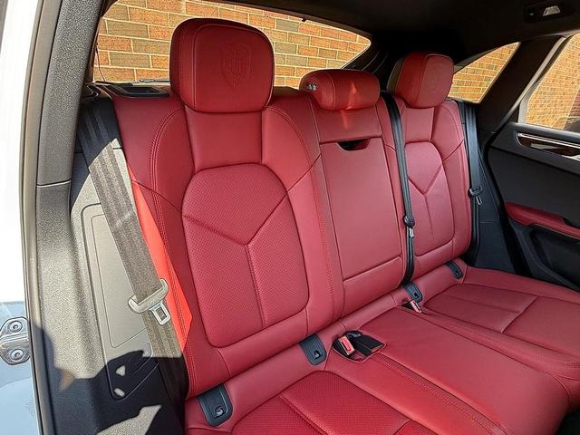 Photo of 2021 White Porsche Macan