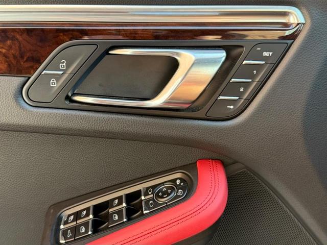 Photo of 2021 White Porsche Macan