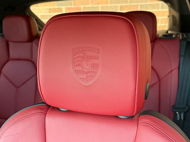 Photo of 2021 White Porsche Macan