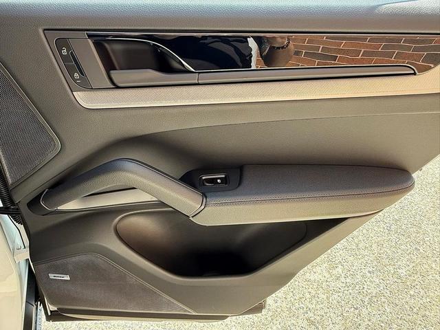 Photo of 2025 Carrara White Porsche Cayenne