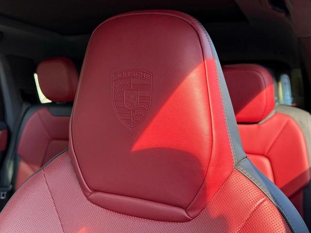 Photo of 2024 Black Metallic Porsche Cayenne