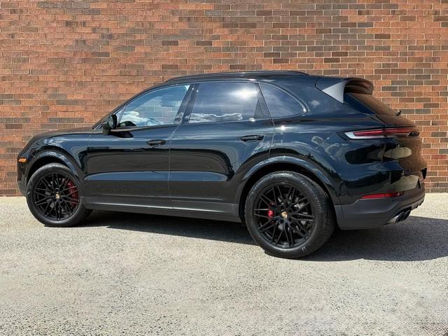 Photo of 2024 Black Metallic Porsche Cayenne