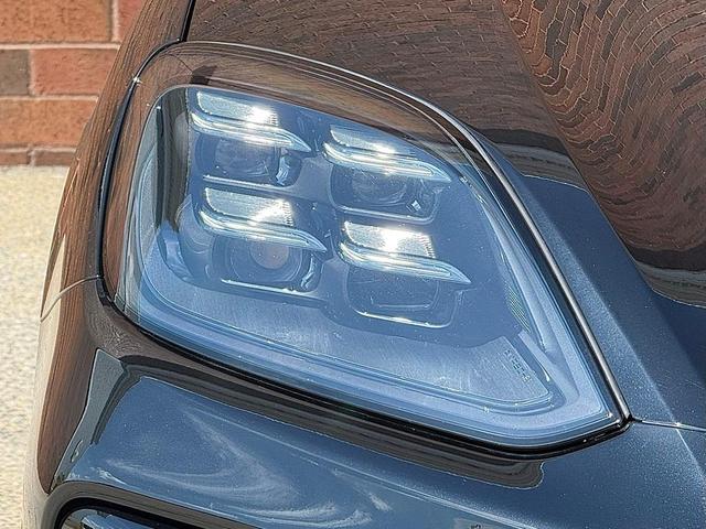 Photo of 2024 Black Metallic Porsche Cayenne